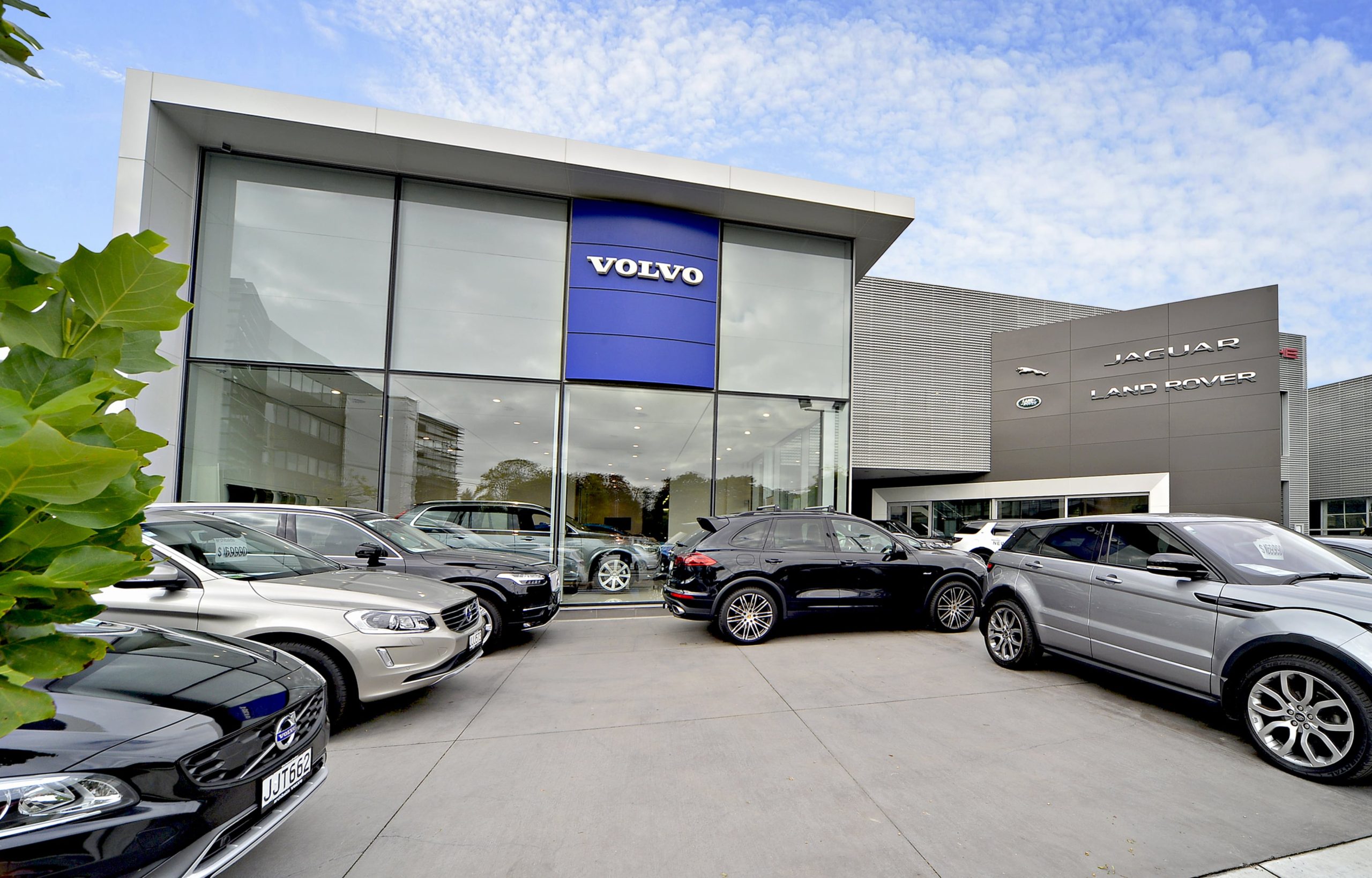 ARCHIBALDS DEALERSHIP Hanham & Philp Contractors